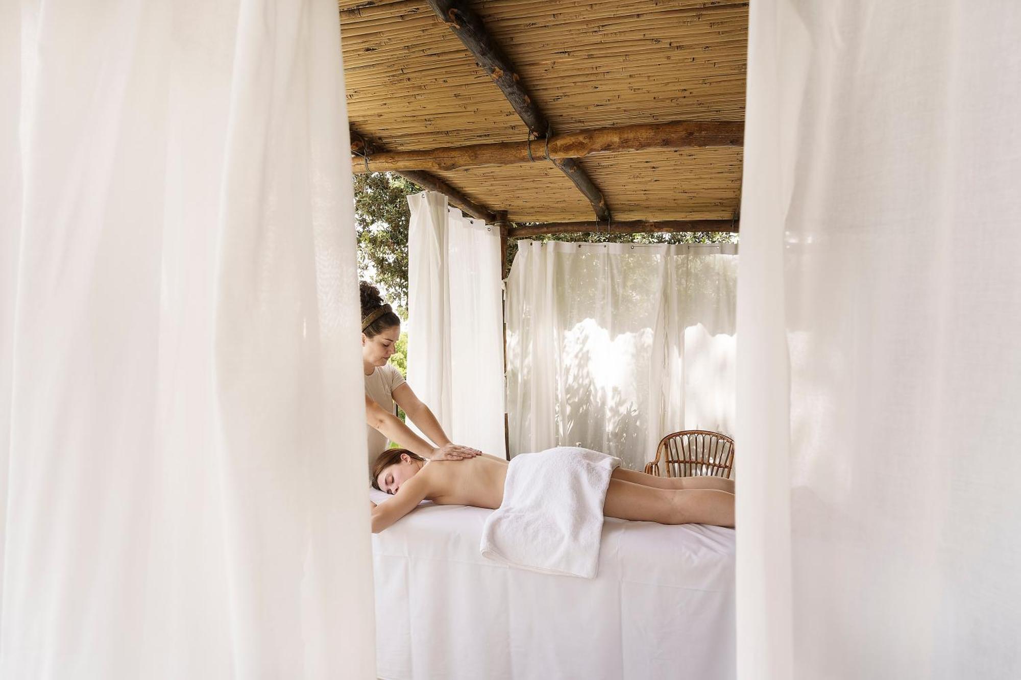 Botania Relais & - The Leading Of The World